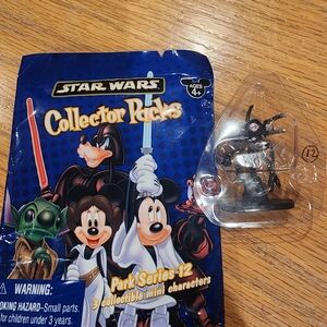 Disney parks collector packs series 12- seeker droid